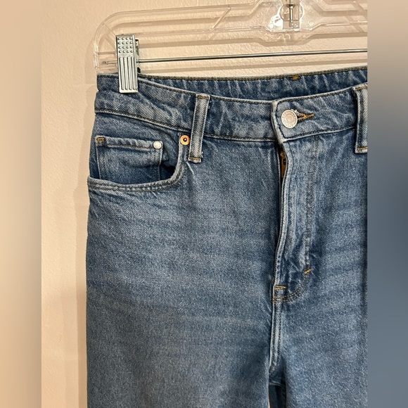 H&M Slim Straight Ultra High Rise 90s Style Jeans Sz 4 - Picture 7 of 9